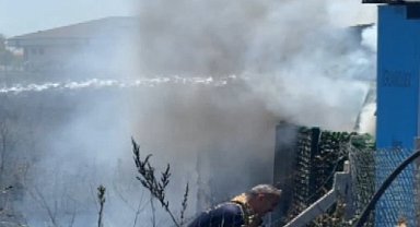Silivri'de otluk alanda çıkan yangın hobi bahçelerine sıçradı