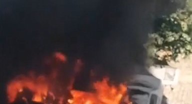 Site bahçesindeki 3 otomobil alev alev yandı