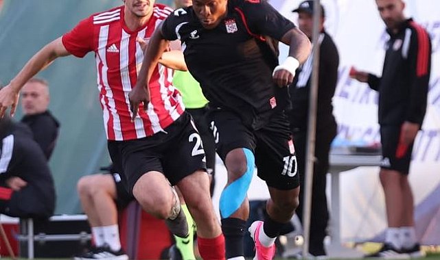 Sivaspor hazırlık maçında Pendikspor ile golsüz berabere kaldı