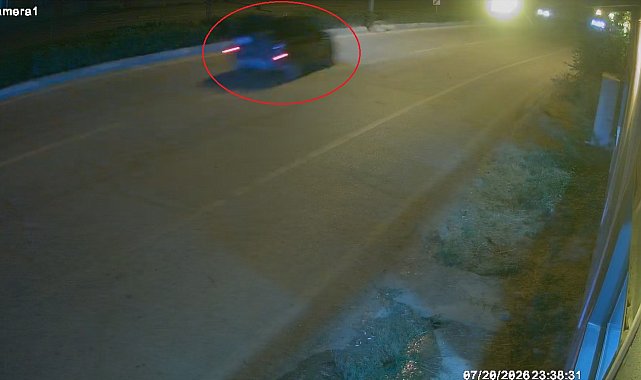 Takla atan otomobildekilerin yardımına koştular
