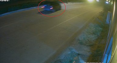 Takla atan otomobildekilerin yardımına koştular