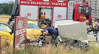 Taksi ile otomobil çarpıştı: 5 yaralı