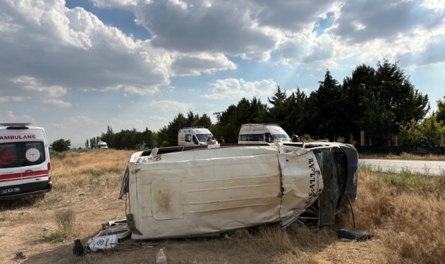 Ereğli'de tarım işçilerini taşıyan minibüs devrildi: 17 yaralı