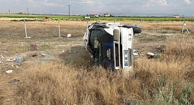 Tarım işçilerini taşıyan minibüs devrildi: 17 yaralı