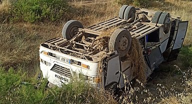 Tarım işçilerini taşıyan minibüs devrildi: 6'sı çocuk, 16 yaralı