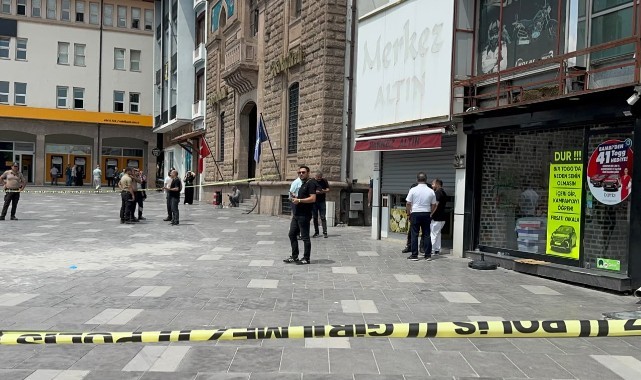  Tartıştığı kuyumcuyu göğsünden vurarak öldürdü