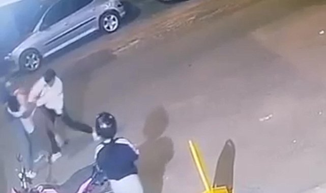 Tekirdağ'da bıçaklı kavga kamerada; 1 yaralı