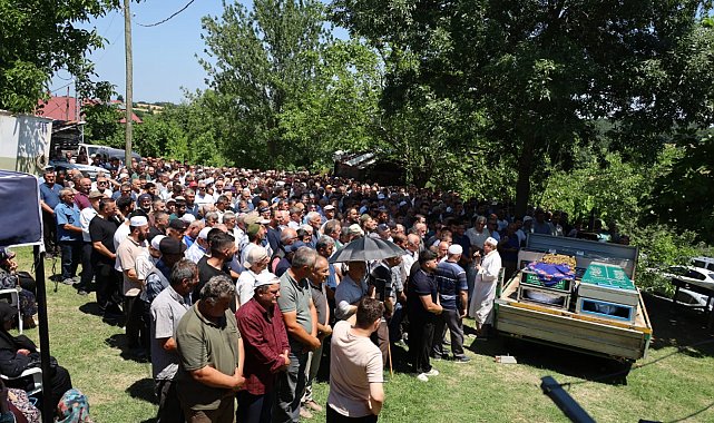 TIR'a çarpan otomobilde ölen çift son yolculuğuna uğurlandı