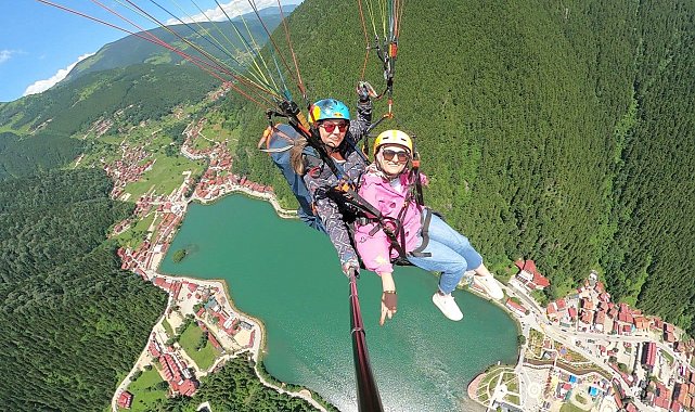 Trabzon'da Uzungöl semalarında yamaç paraşütü heyecanı