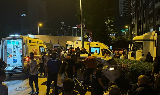 Ümraniye'de hafriyat kamyonu ile otomobil çarpıştı: 1'i ağır 4 yaralı