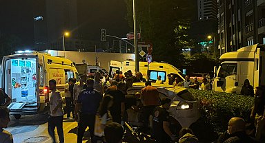 Ümraniye'de hafriyat kamyonu ile otomobil çarpıştı: 1'i ağır 4 yaralı