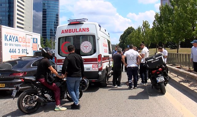 Ümraniye'de park halindeki TIR'a çarpan motosikletli polis yaralandı
