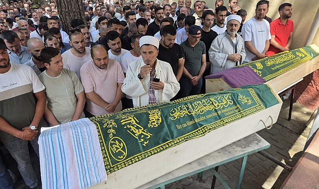 Yalova'da motosiklet kazasında ölen çift, toprağa verildi