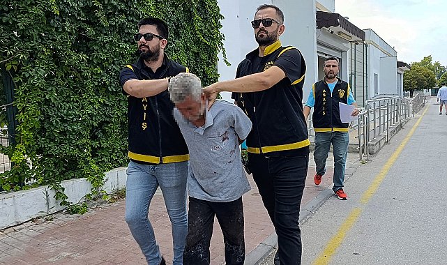 Yürümekte zorlanan şüpheli, kapının camını kırdığı iş yerindeki imitasyon takıları çaldı