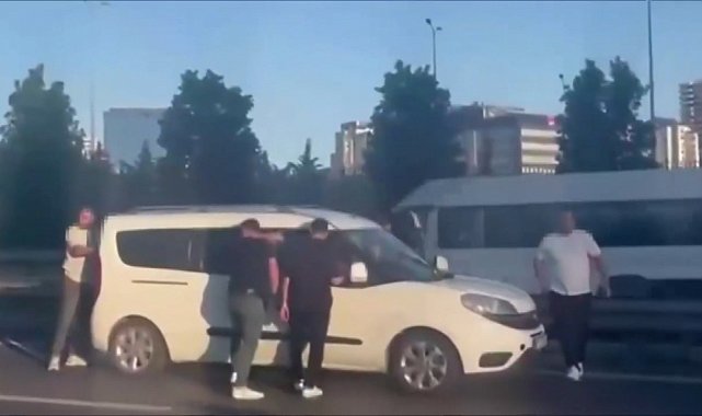 Zeytinburnu'ndan kaçak göçmenlere yer temin eden ve sınır illerine taşıyan 4 şüpheli yakalandı